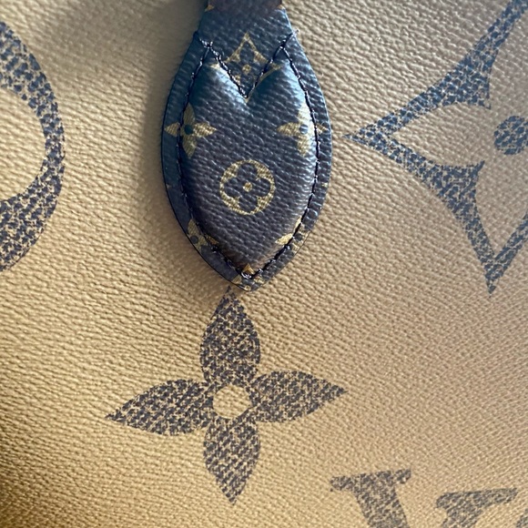 SOLD!! Louis Vuitton OnTheGo GM tote - Picture 6 of 9